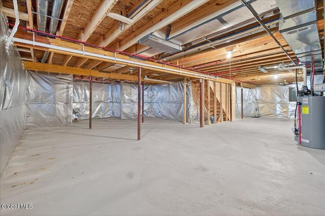 18 Lakepointe Way, Stillwater, NY 12866