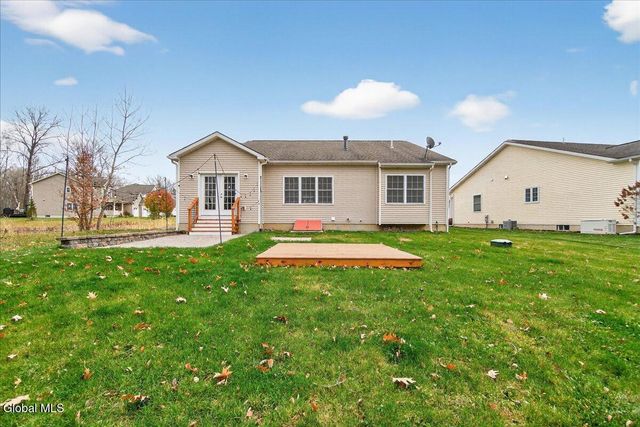 18 Lakepointe Way, Stillwater, NY 12866