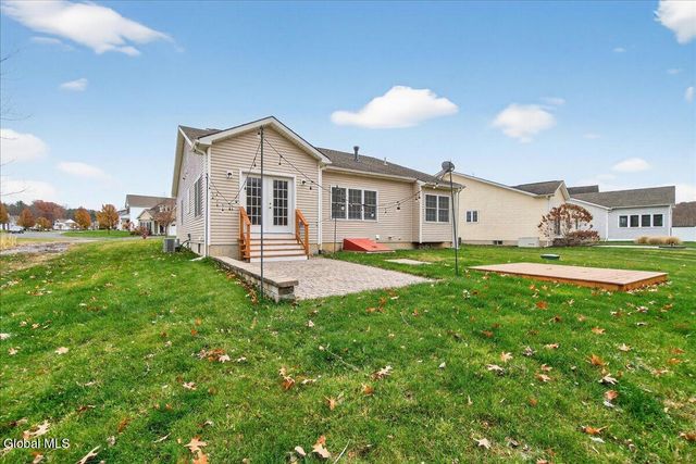 18 Lakepointe Way, Stillwater, NY 12866