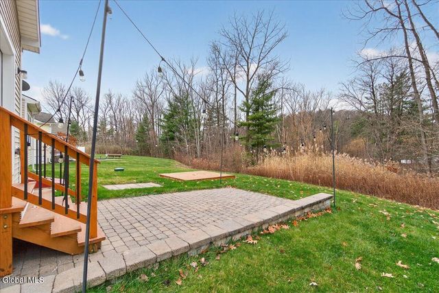 18 Lakepointe Way, Stillwater, NY 12866