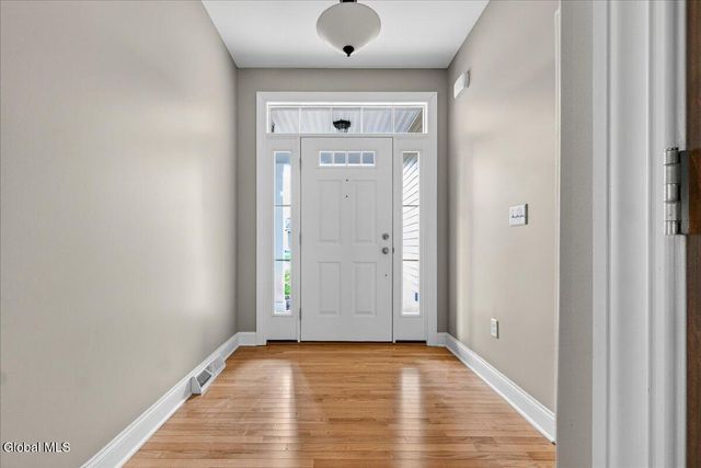 18 Lakepointe Way, Stillwater, NY 12866