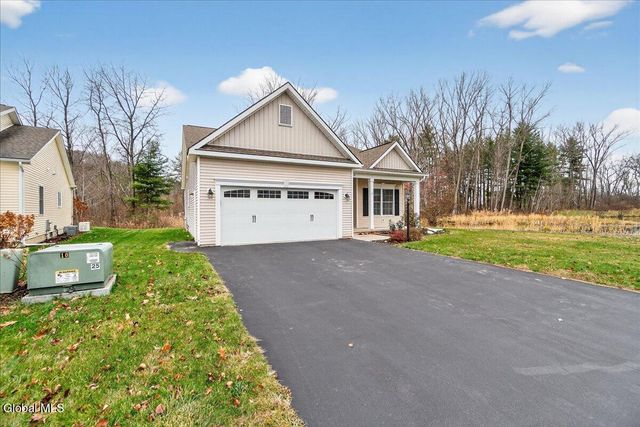 18 Lakepointe Way, Stillwater, NY 12866