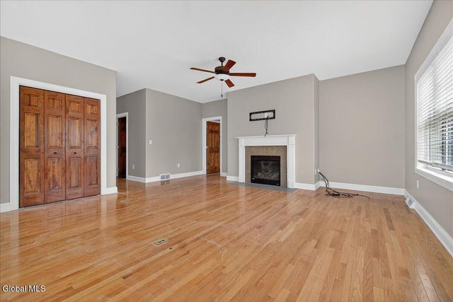 18 Lakepointe Way, Stillwater, NY 12866