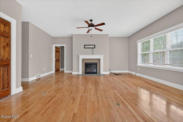 18 Lakepointe Way, Stillwater, NY 12866