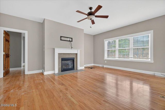 18 Lakepointe Way, Stillwater, NY 12866