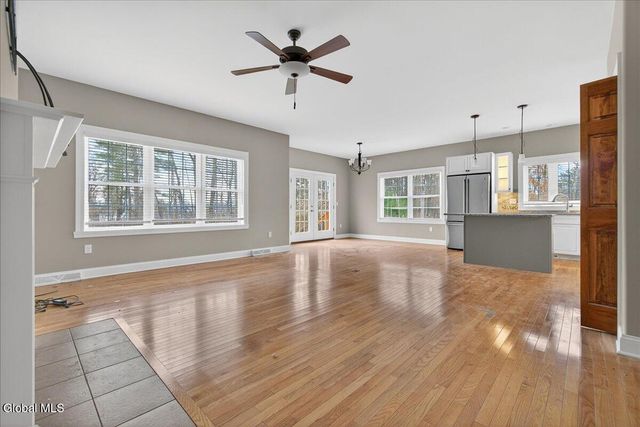 18 Lakepointe Way, Stillwater, NY 12866