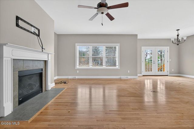 18 Lakepointe Way, Stillwater, NY 12866