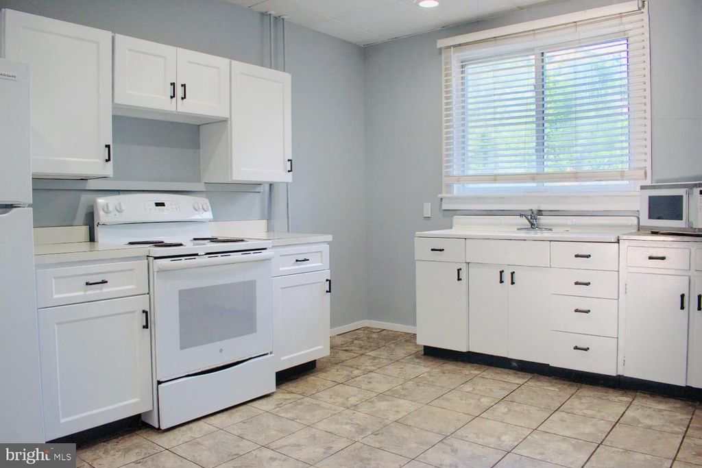 27 SHERIDAN ST N, Coal Township, PA 17866