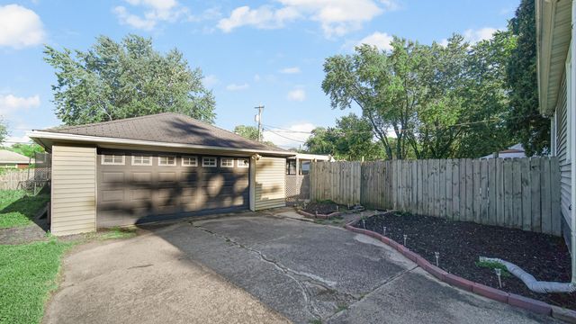 8235 Ellsworth Court, Merrillville, IN 46410