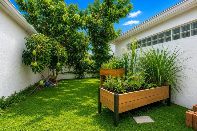 3507 NW Clubside Circle, Boca Raton, FL 33496