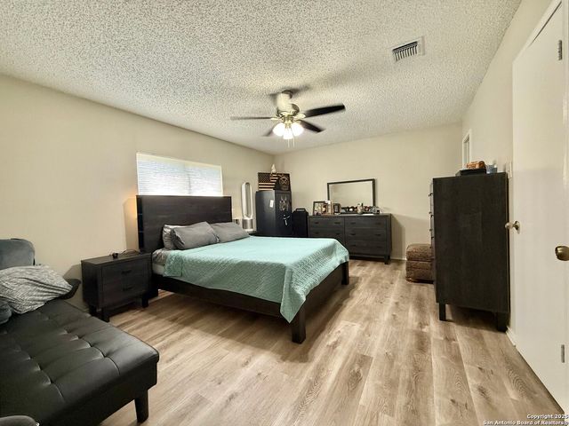 8019 Grand Bnd, San Antonio, TX 78250