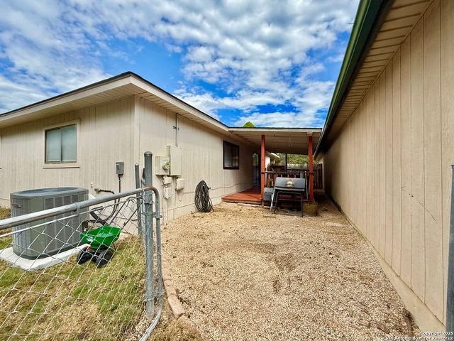 8019 Grand Bnd, San Antonio, TX 78250