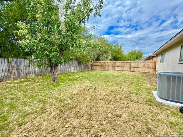 8019 Grand Bnd, San Antonio, TX 78250