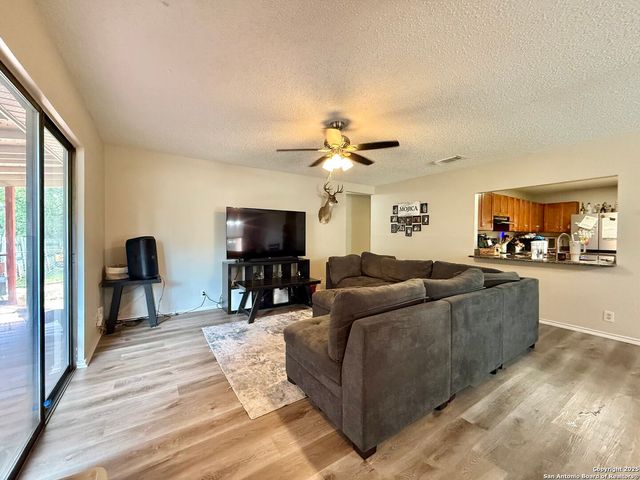 8019 Grand Bnd, San Antonio, TX 78250