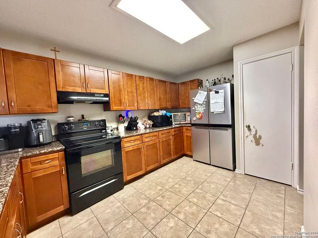 8019 Grand Bnd, San Antonio, TX 78250