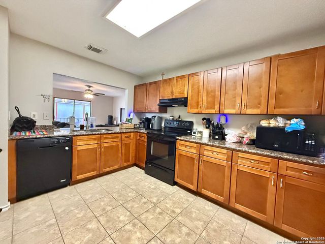 8019 Grand Bnd, San Antonio, TX 78250