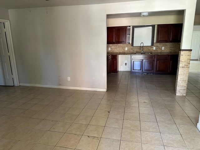 930 S Utah Street, La Porte, TX 77571