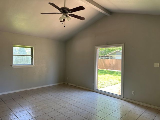 930 S Utah Street, La Porte, TX 77571