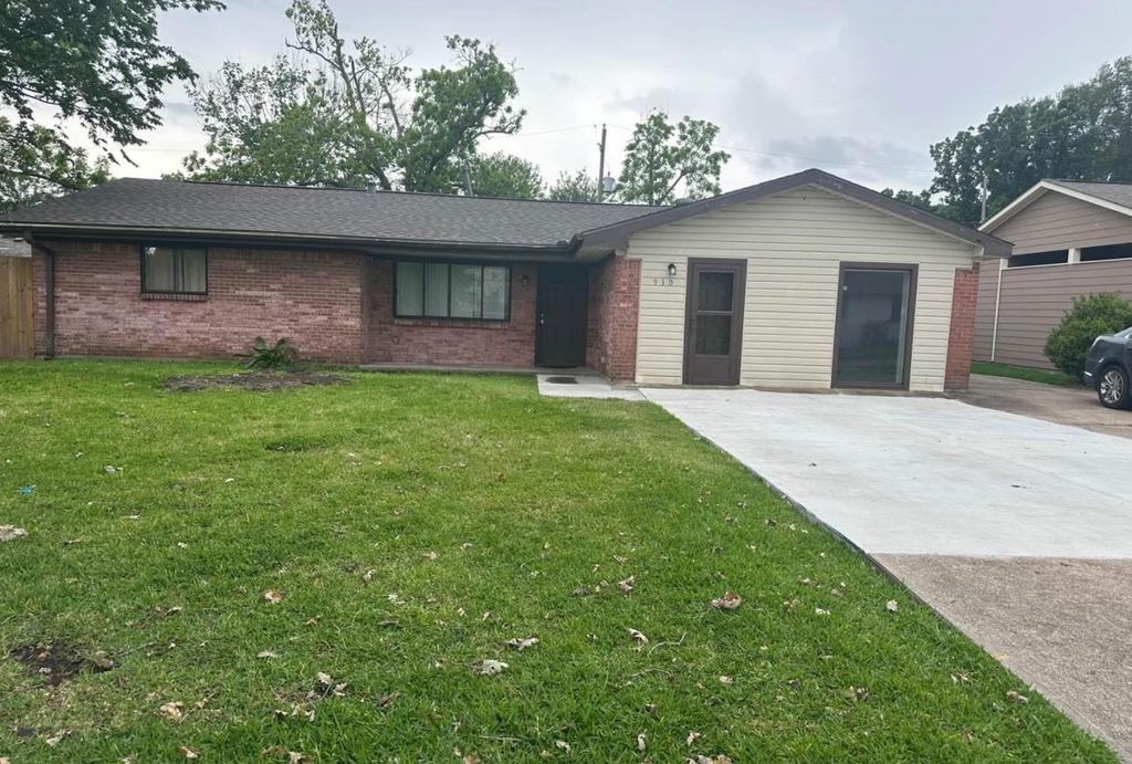 930 S Utah Street, La Porte, TX 77571