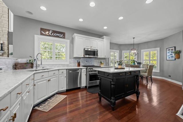 26105 Whispering Woods Circle, Plainfield, IL 60585