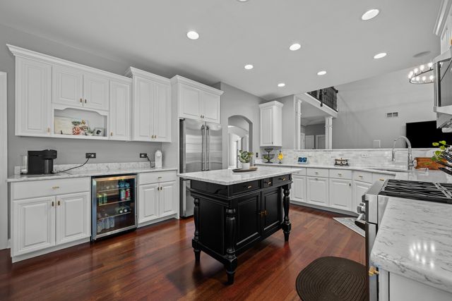 26105 Whispering Woods Circle, Plainfield, IL 60585