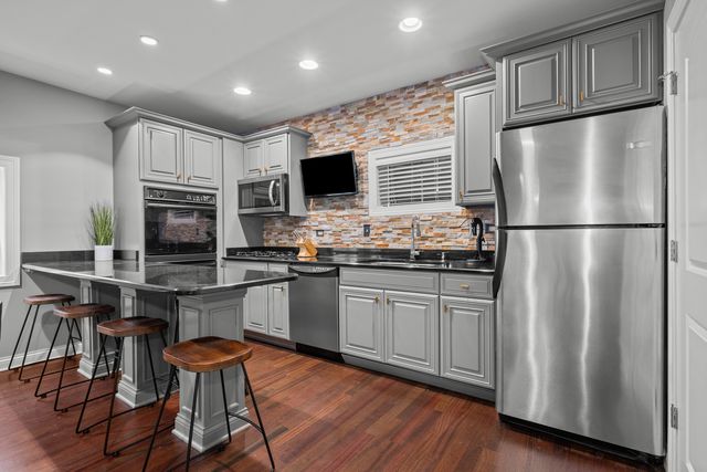 26105 Whispering Woods Circle, Plainfield, IL 60585