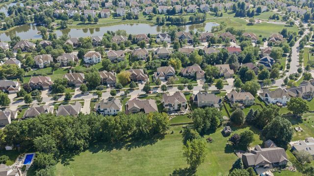 26105 Whispering Woods Circle, Plainfield, IL 60585
