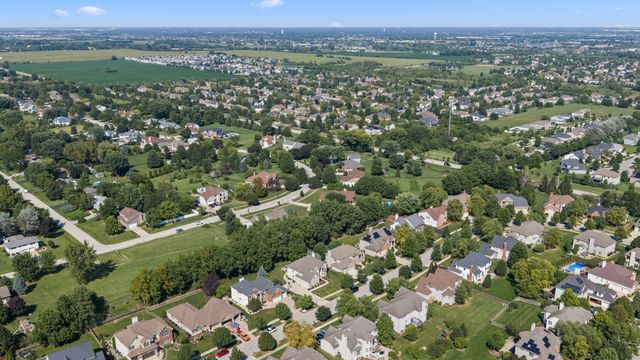 26105 Whispering Woods Circle, Plainfield, IL 60585