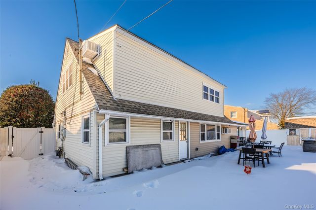 43 Wildflower Lane, Wantagh, NY 11793