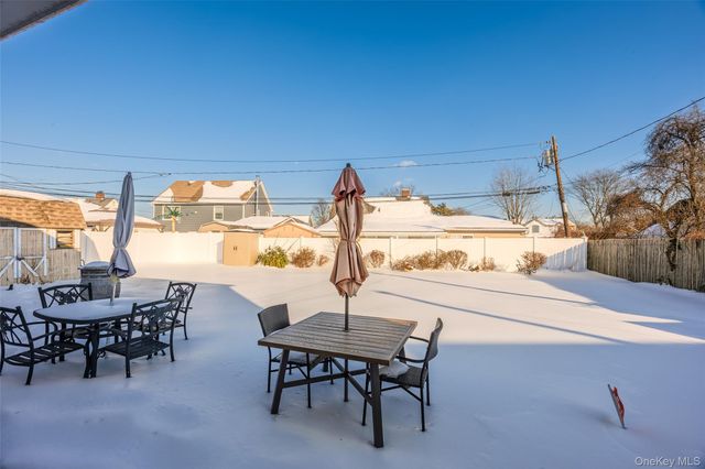 43 Wildflower Lane, Wantagh, NY 11793