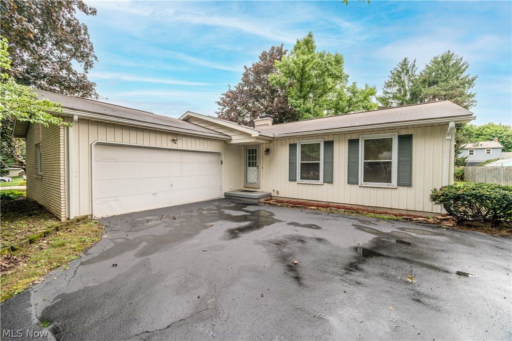 106 Stoney Creek Court, Boardman, OH 44512