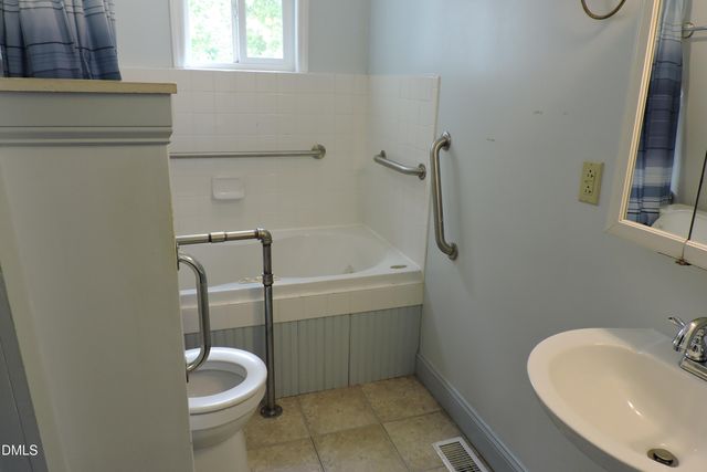116 W West Hill Avenue S, Hillsborough, NC 27278