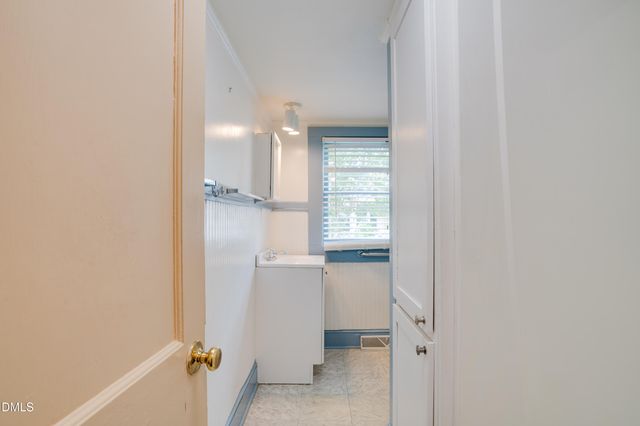 116 W West Hill Avenue S, Hillsborough, NC 27278
