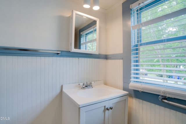 116 W West Hill Avenue S, Hillsborough, NC 27278