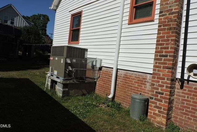 116 W West Hill Avenue S, Hillsborough, NC 27278