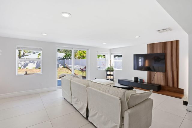 2522 Bessie Street, Delray Beach, FL 33444