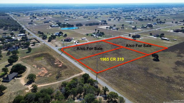 1965 County Road 319, La Vernia, TX 78121