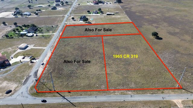 1965 County Road 319, La Vernia, TX 78121