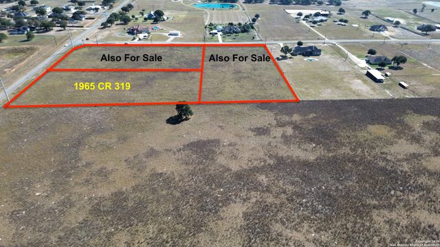 1965 County Road 319, La Vernia, TX 78121