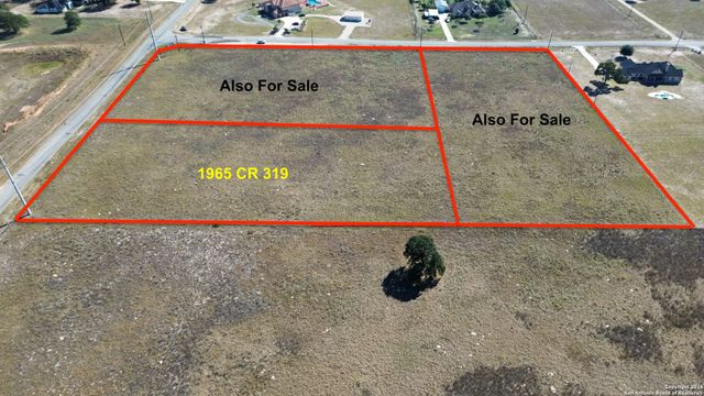 1965 County Road 319, La Vernia, TX 78121