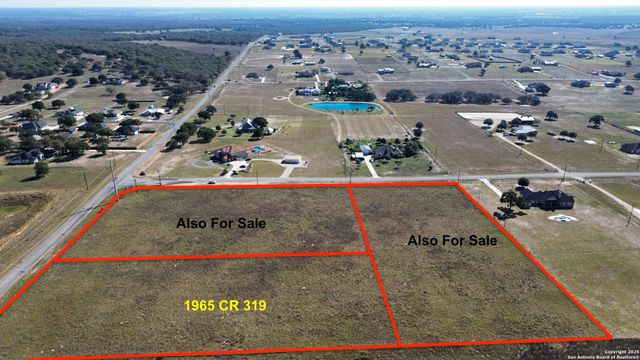 1965 County Road 319, La Vernia, TX 78121