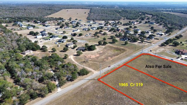 1965 County Road 319, La Vernia, TX 78121