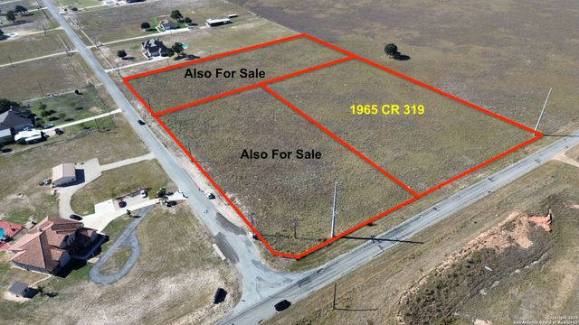 1965 County Road 319, La Vernia, TX 78121