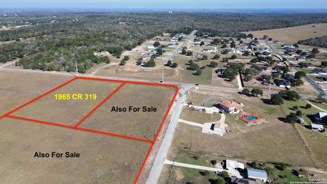 1965 County Road 319, La Vernia, TX 78121