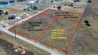 1965 County Road 319, La Vernia, TX 78121