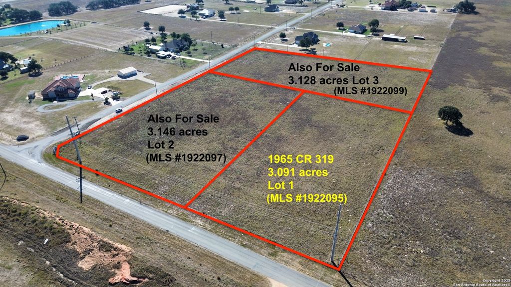 1965 County Road 319, La Vernia, TX 78121
