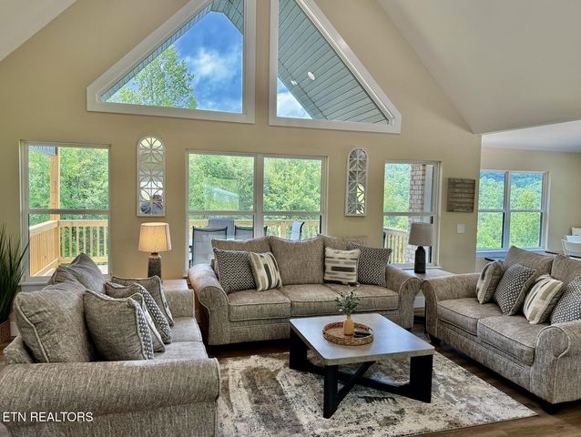 139 Pool Rd, Lafollette, TN 37766