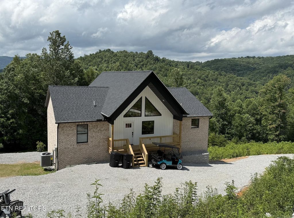 139 Pool Rd, Lafollette, TN 37766