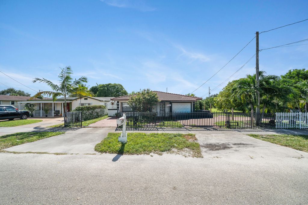5720 Flagler Street, Hollywood, FL 33023