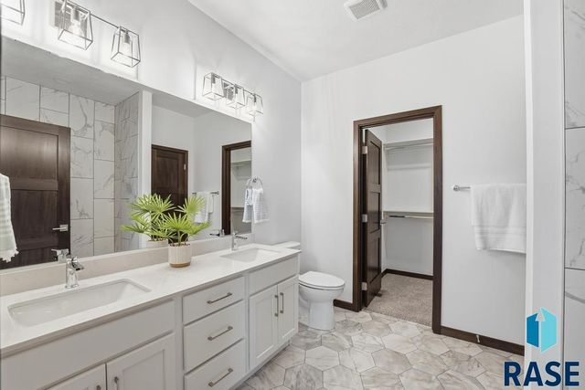 213 Plainside Ave Avenue, Harrisburg, SD 57032